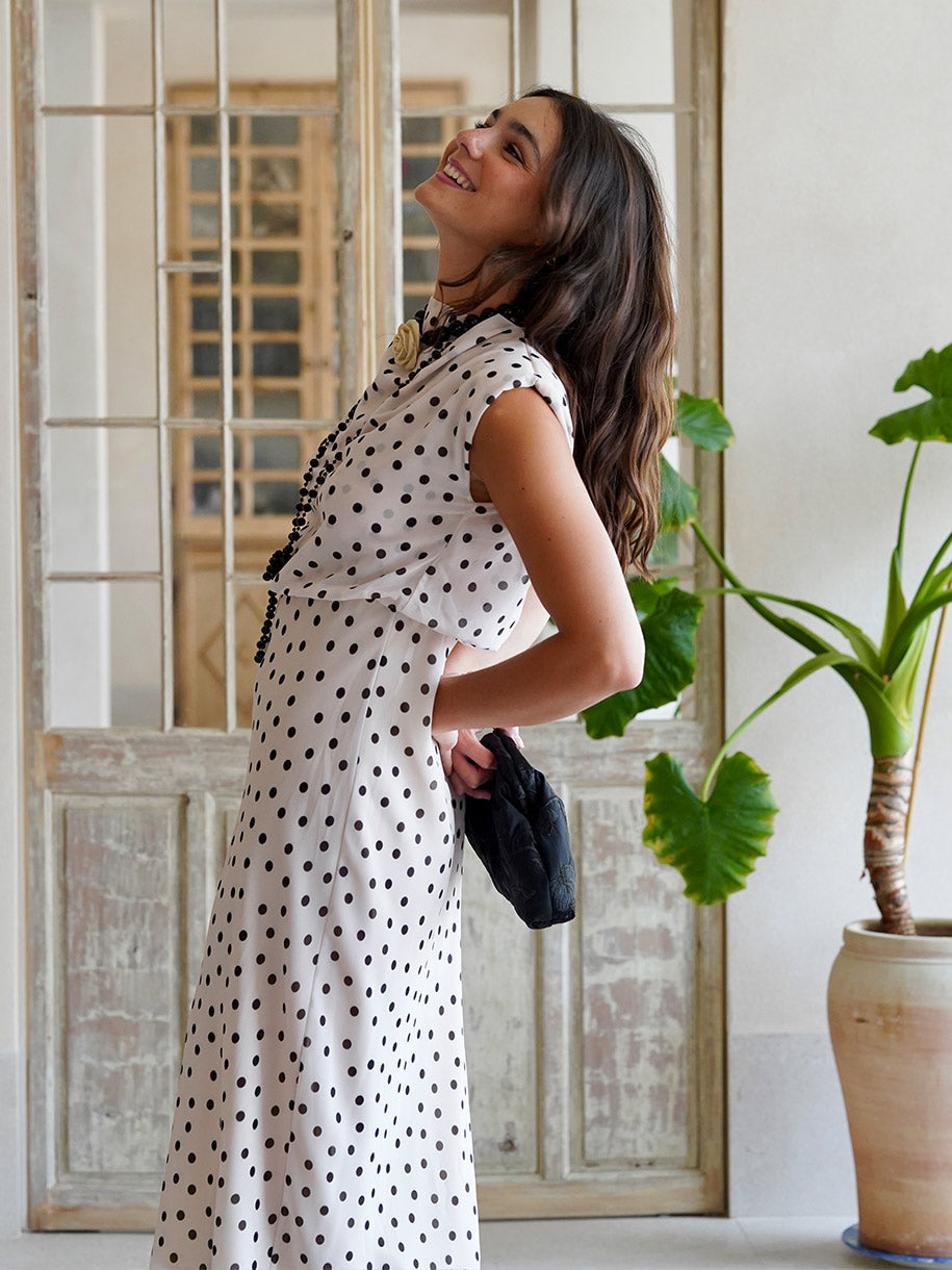 Vestido de lunares en blanco