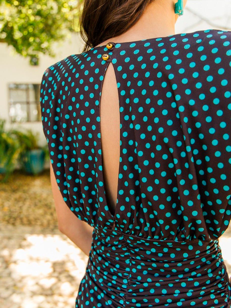 Vestido con frunce en la barriga