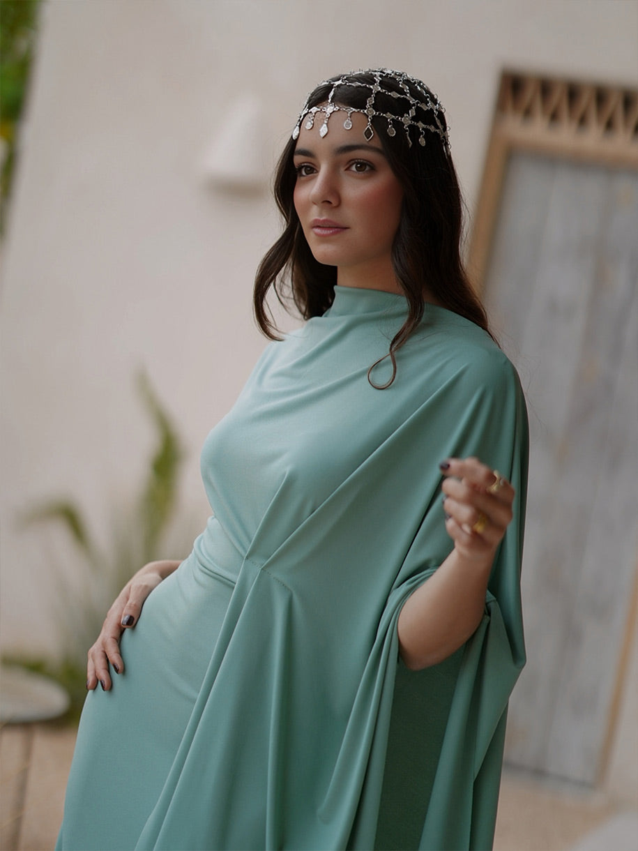 Vestido asimetrico con capa