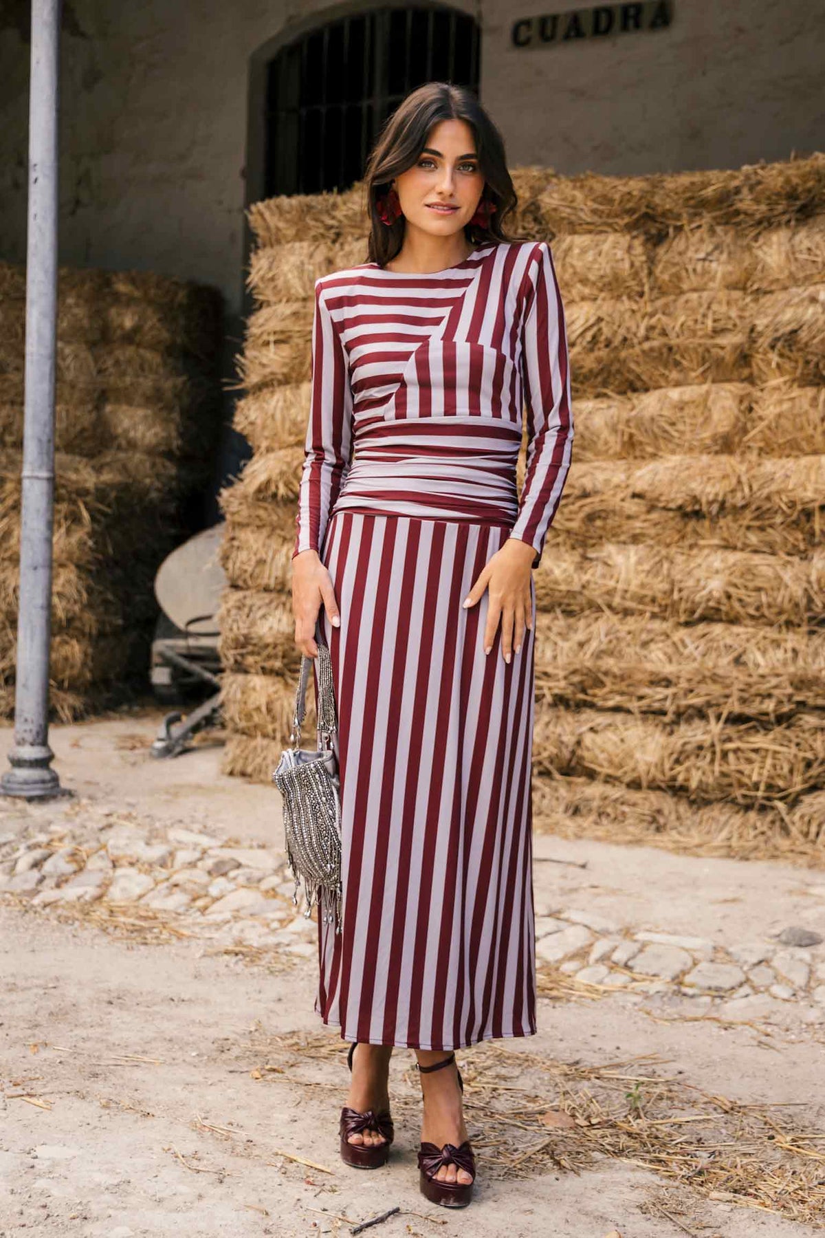 Vestido de invitada con rayas