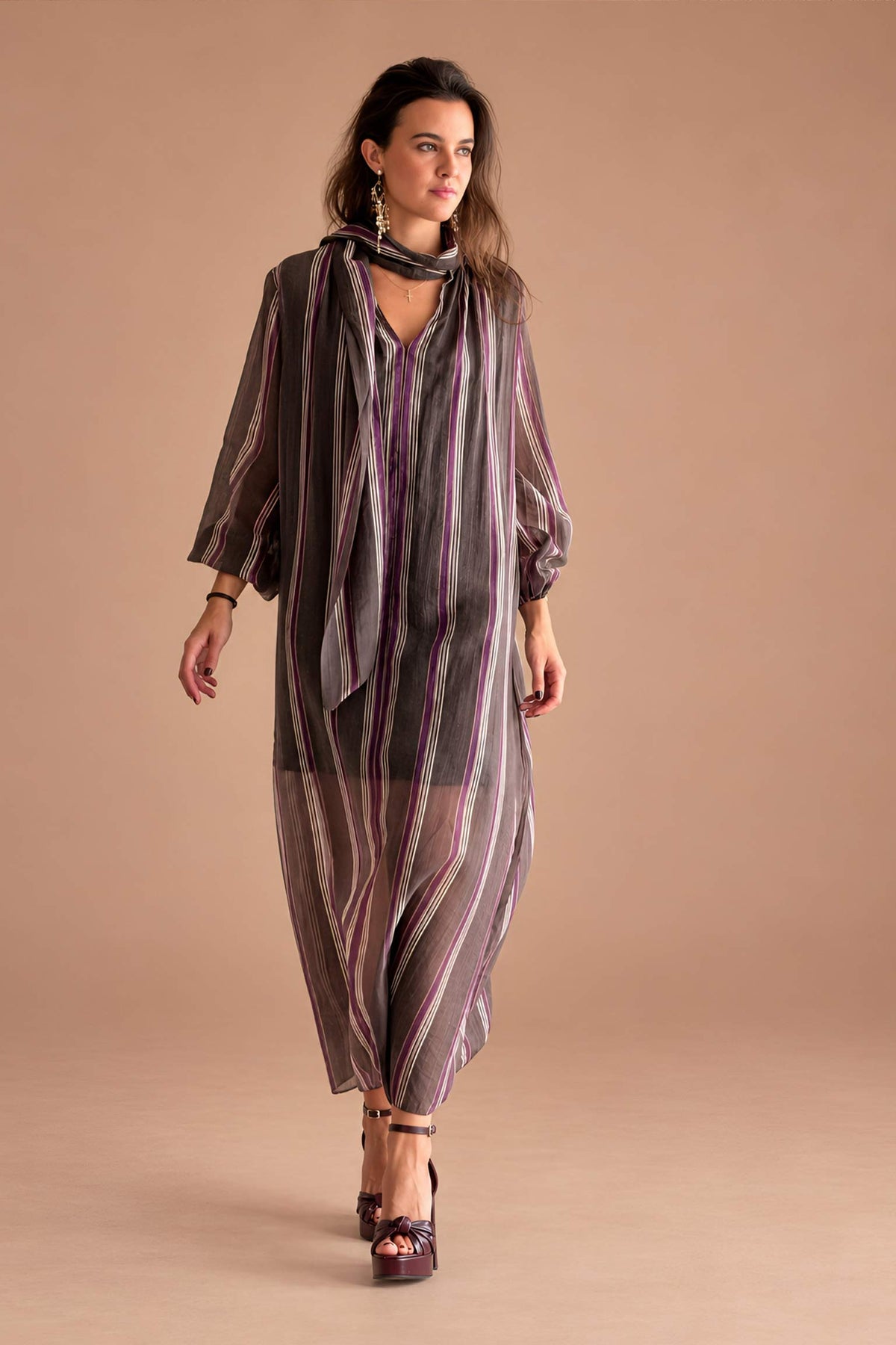 Vestido de rayas con lazada