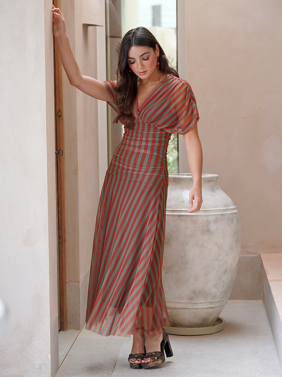 Vestido semitrasparante invitada